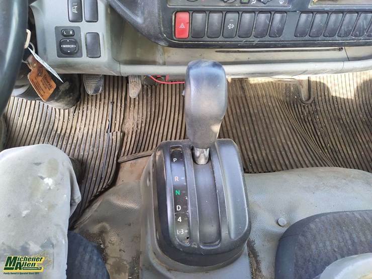 2012-hino-155-image-13