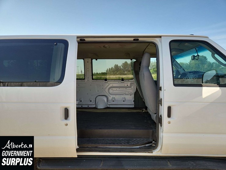 2014-ford-cargo-image-22