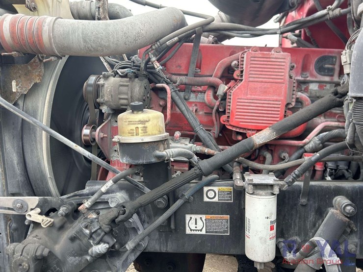 2009-peterbilt-384-image-15