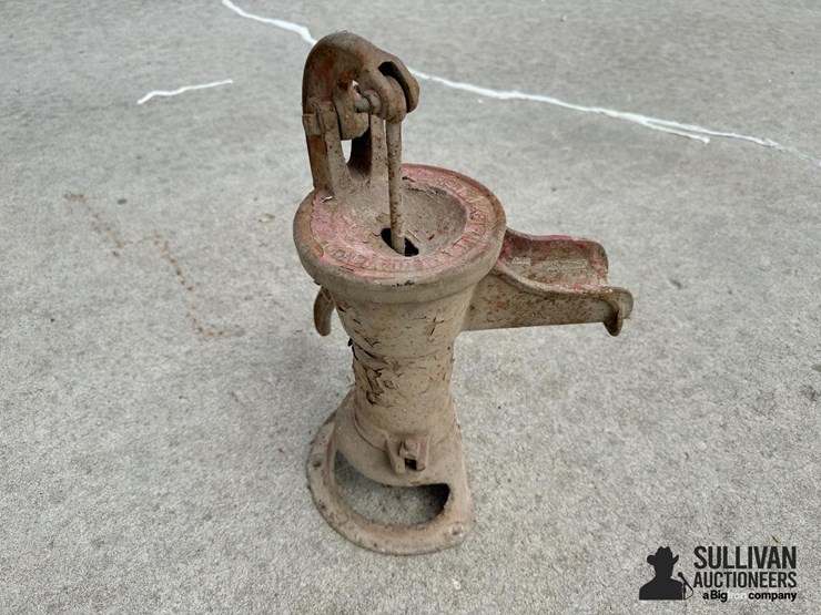 red-jacket-cistern-pump-image-4