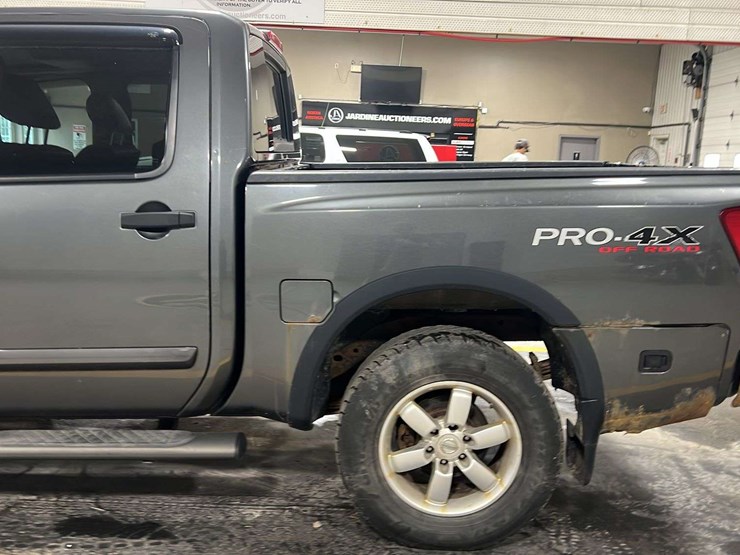 2011-nissan-titan-image-31