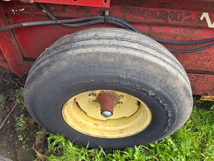 new-holland-520-image-11