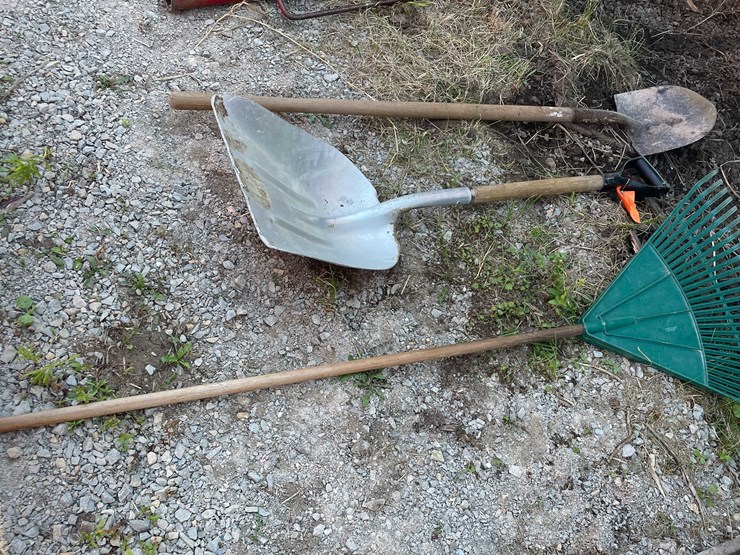 #8591-•-(3)-gardening-tools-image-1
