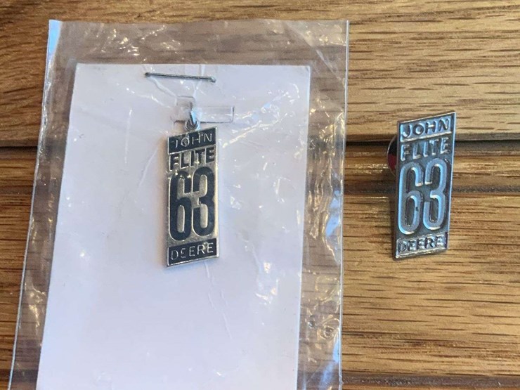 (3)-john-deere-flite-63-knife,-pin,-charm-image-2