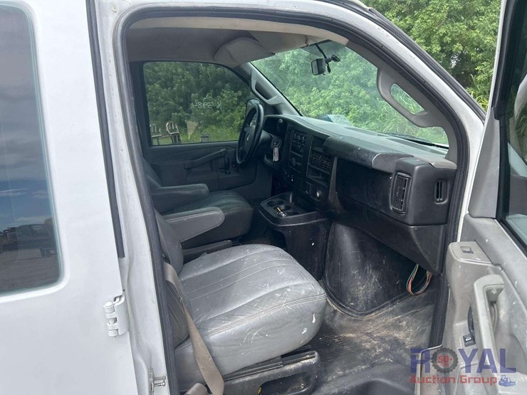 2017-chevrolet-express-2500-image-24