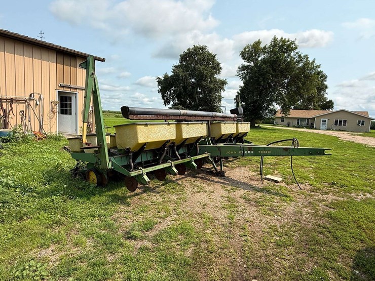 john-deere-7000-image-1