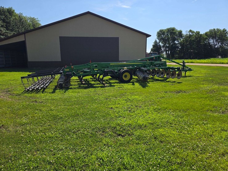 2016-john-deere-18-image-9