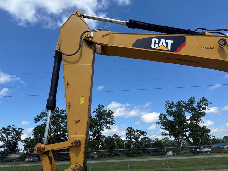 2019-caterpillar-326fl-image-23