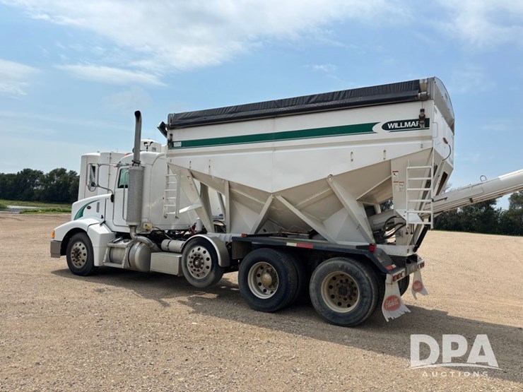 2005-peterbilt-385-image-13