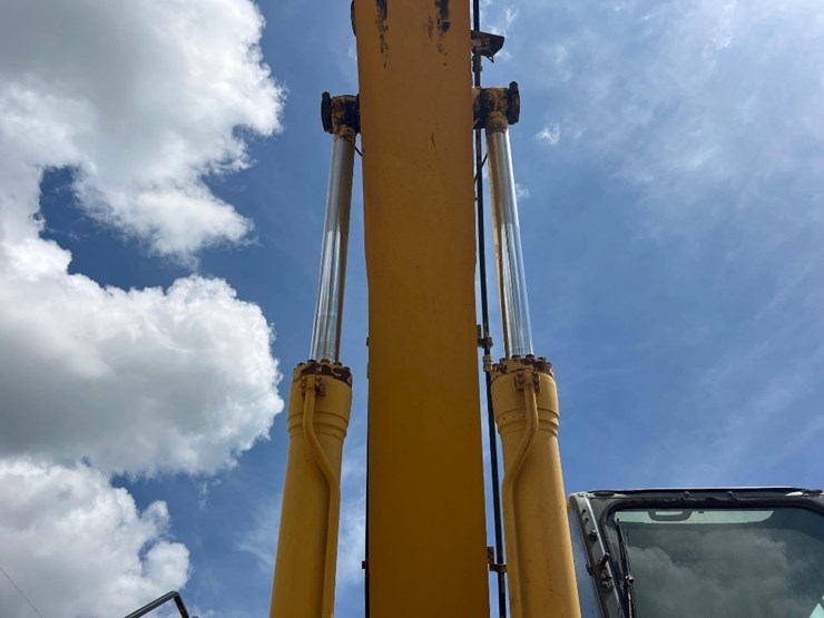 2013-komatsu-pc490-lc-10-image-13