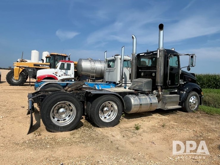 2008-peterbilt-384-image-7