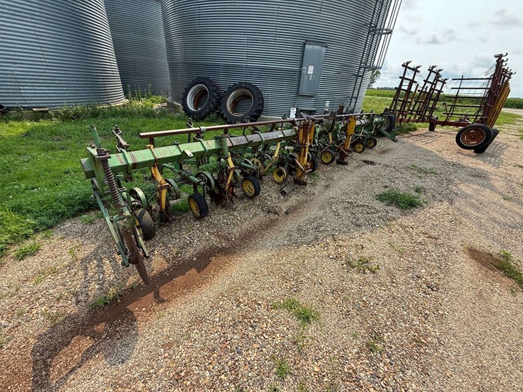 john-deere-8-image-3