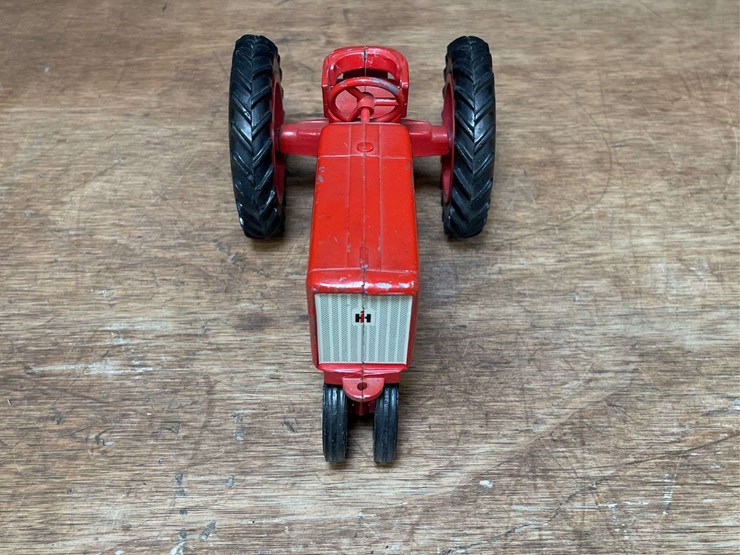 1/16-farmall-404-ertl-image-10
