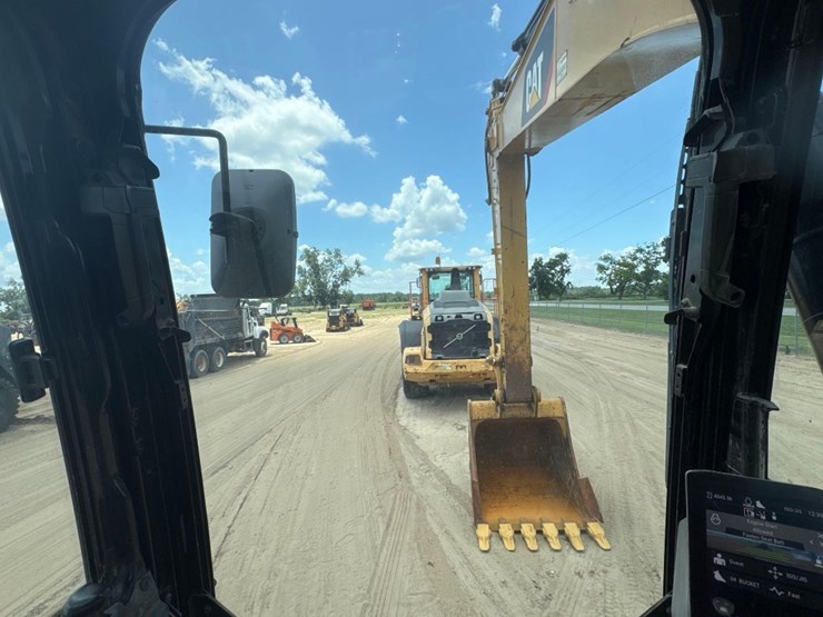 2018-caterpillar-320gc-image-31