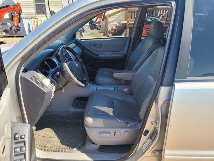 2005-toyota-highlander-image-8