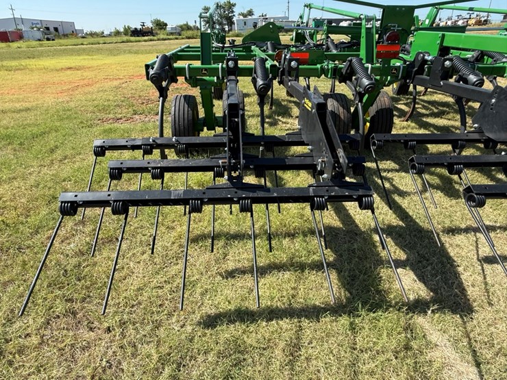 2022-john-deere-2430-image-18