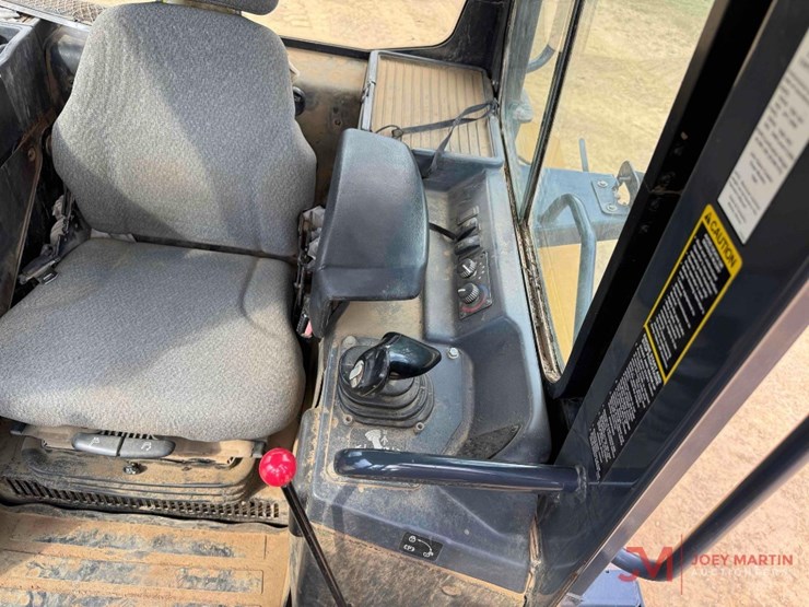 2015-deere-700k-lgp-image-27