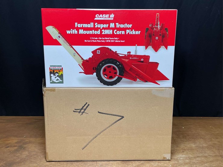 1/16-farmall-super-m-w/picker-2007-nftm-nib-ertl-image-12