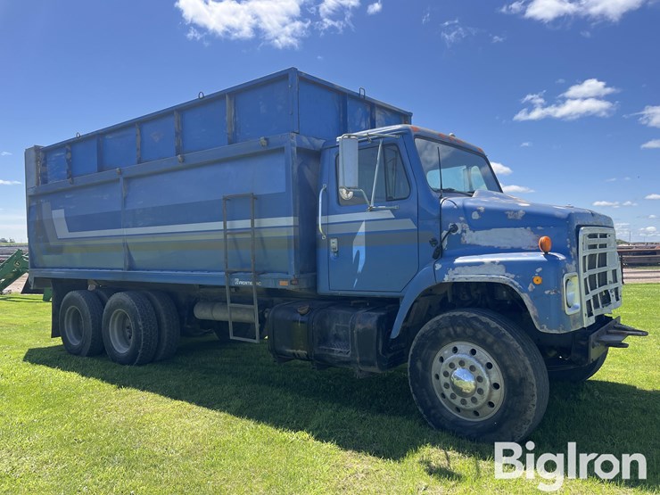 1984-international-f2375-t/a-silage-truck-image-3