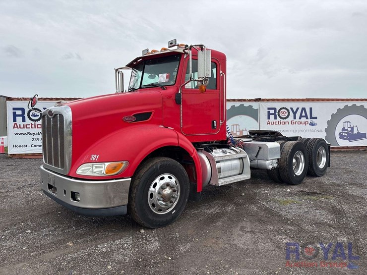 2009-peterbilt-384-image-1