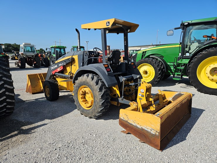 2018-deere-210l-image-14