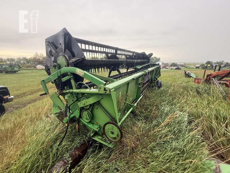 john-deere-220-image-8