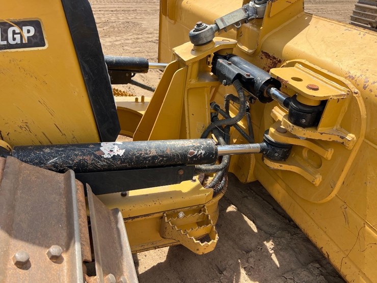 2021-caterpillar-d3-lgp-image-20