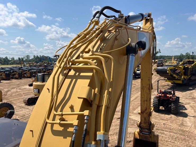 caterpillar-325fl-image-33