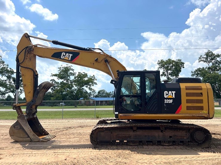 caterpillar-320fl-image-1