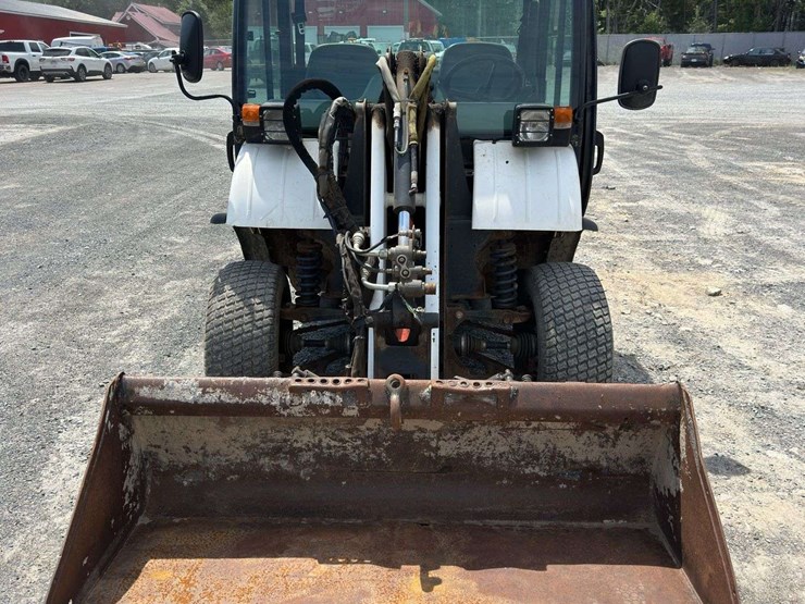 2012-bobcat-5600-side-by-side-4x4-with-hydraulic-dump-and-high-flow-hydraulic-loader-image-7