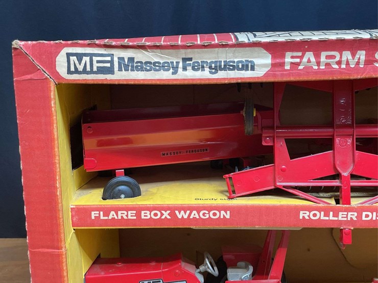 1/16-mf-275-farm-set-nib-ertl-image-2