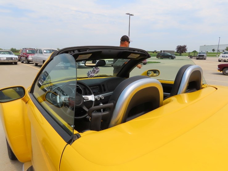 2004-chevrolet-ssr-pickup-image-28