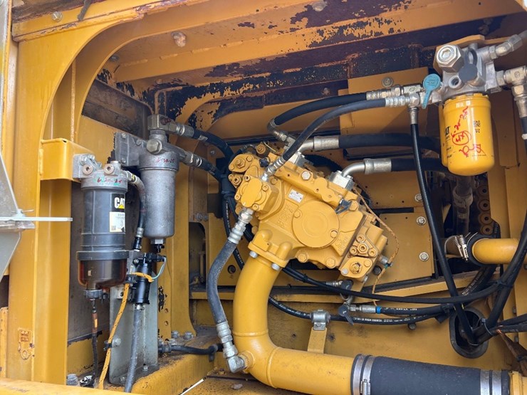 2015-caterpillar-326fl-image-25