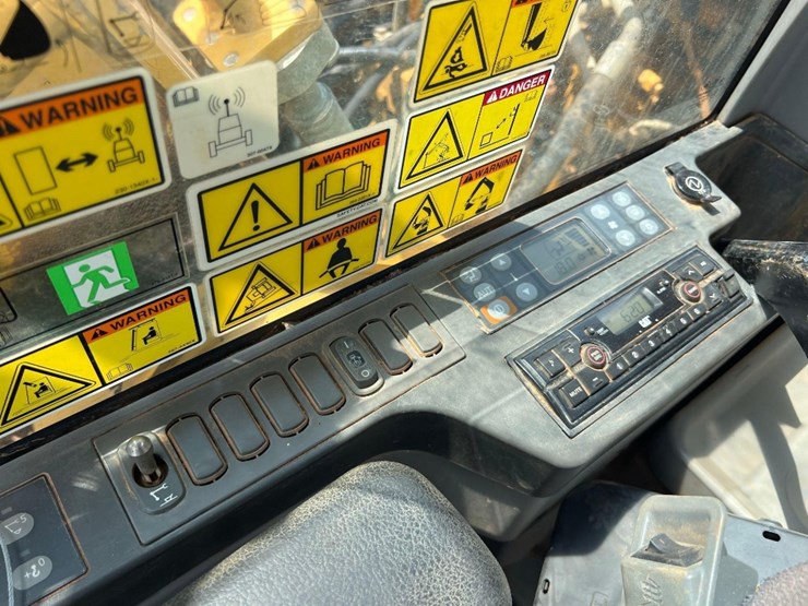 caterpillar-320fl-image-39