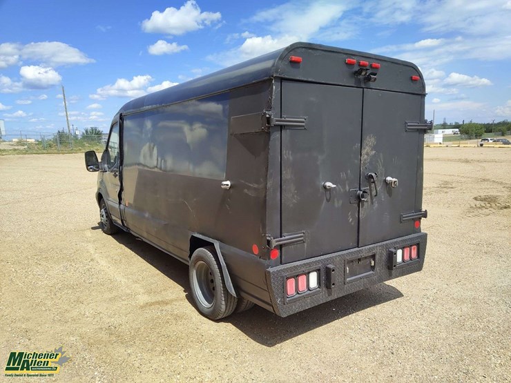 2017-ford-transit-image-3