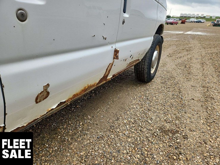 2005-ford-cargo-image-42