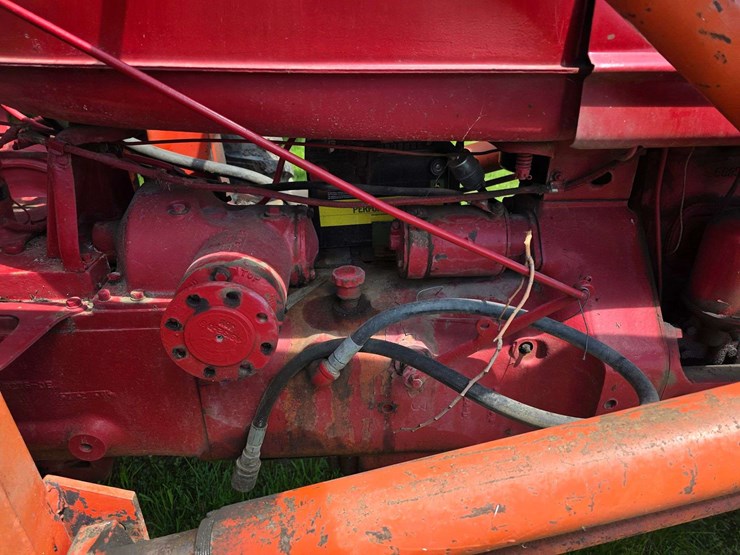 farmall-h-with-dual-loader,-wide-front,-6.00-16-fronts,-13.6-38-rears,-540-pto-with-loader-pump,-whe-image-25