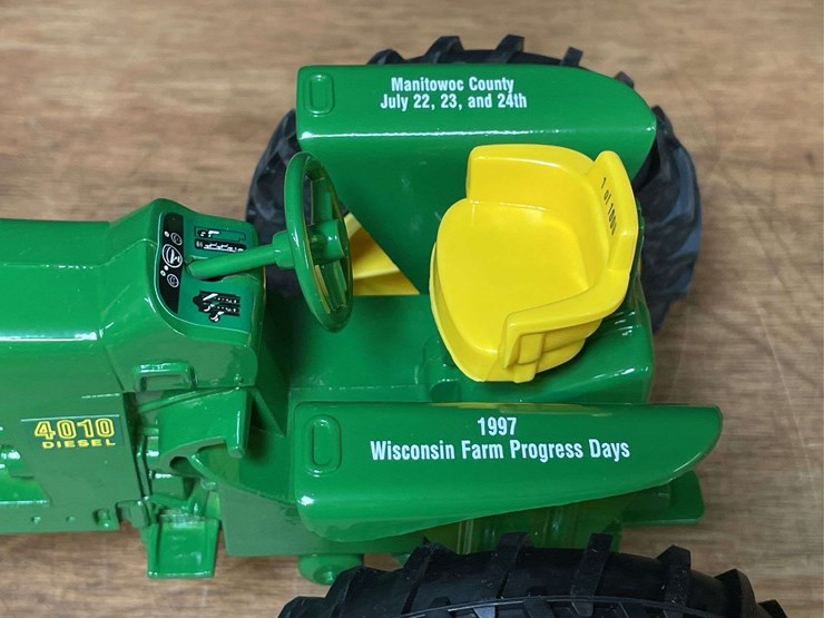 1/16-john-deere-4010-1997-wisconsin-nib-ertl-image-6
