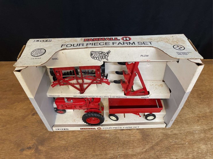 1/16-farmall-h-farm-set-nib-ertl-image-6