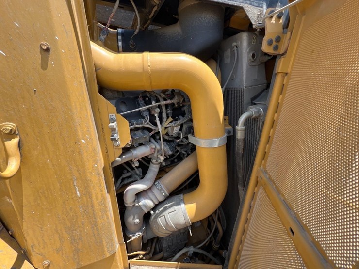 2015-caterpillar-d9t-image-20