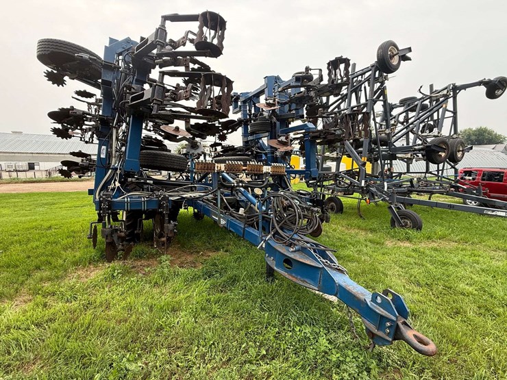 blu-jet-strip-till-machine,-set-up-for-liquid-fertilizer-and-anhydrous,-24-row-30”,-(60’-wide),-320/-image-3