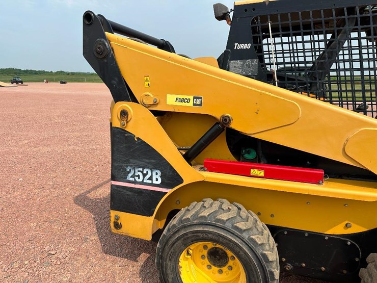 caterpillar-252b-image-18