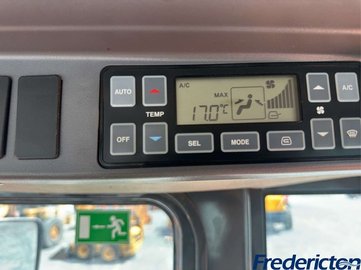 2014-doosan-dl250-image-25