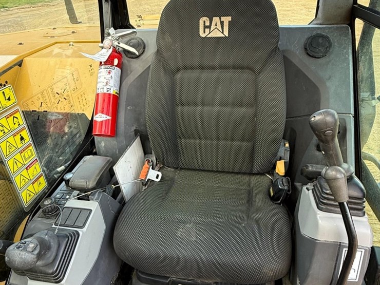 2019-caterpillar-310-image-27
