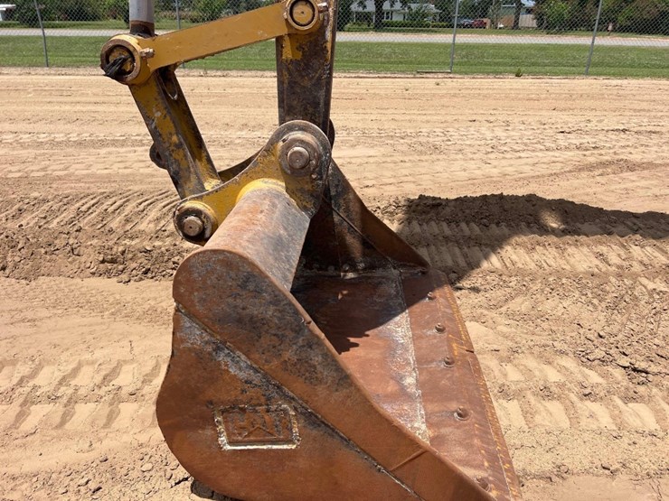 2015-caterpillar-326fl-image-9