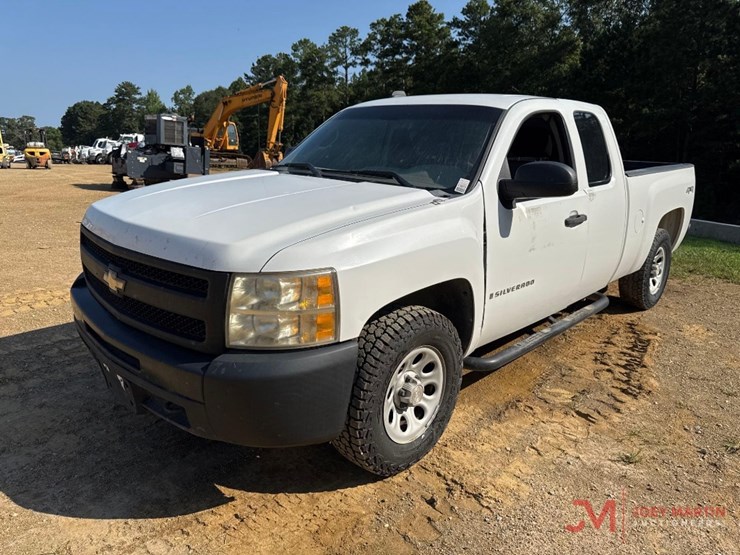 2009-cheverolet-silverado-pickup-truck-image-4