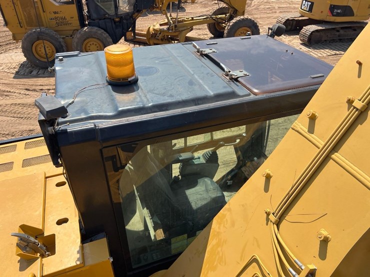 caterpillar-325fl-image-34