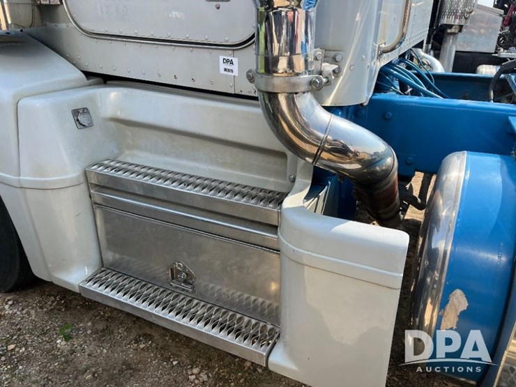 1993-peterbilt-377-image-45