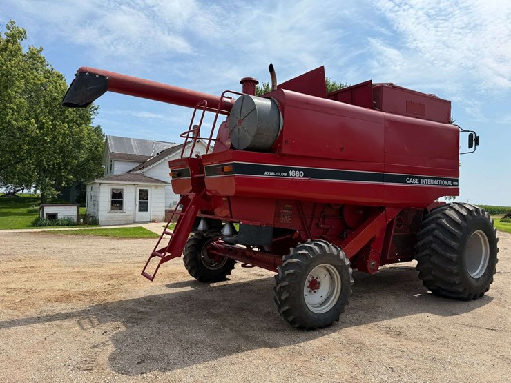 1990-case-ih-1680-image-5