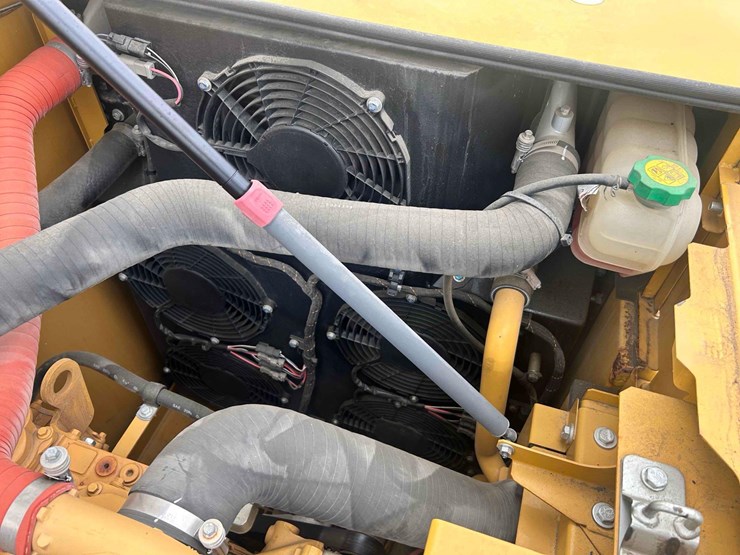 2018-caterpillar-320gc-image-32